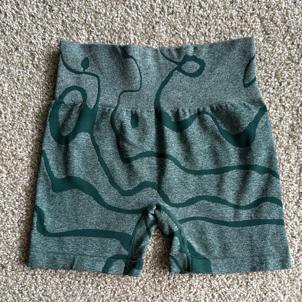 Green swirl patterned seamless workout  Shorts
